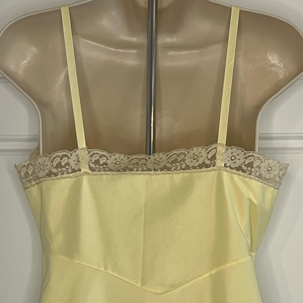 Vintage Pale Yellow Slip with Beige Lace Trim - Picture 7 of 13